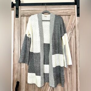 NWOT Hem & Thread Gray and Cream Women's Sweater